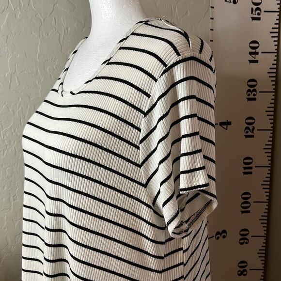 Eyeshadow black and white striped short sleeve scoopneck a-line top SZ 1X - Picture 3 of 11